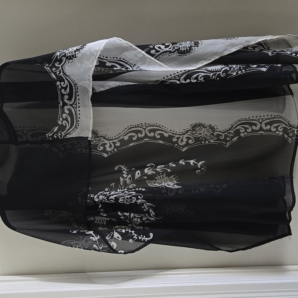 Chic Black and White Sheer Scarf Vest - Picture 2 of 3